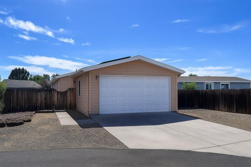 834 Ne Paiute Ct, Redmond, OR, 97756-8982 | Card Image