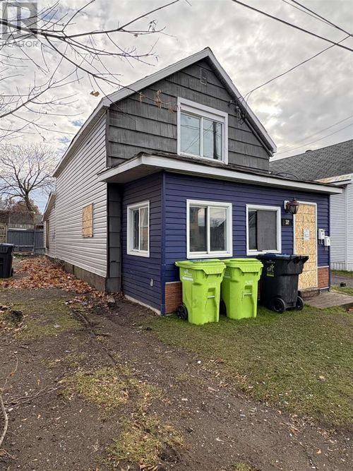 32 Blucher St, Sault Ste. Marie, ON, P6A2V4 | Card Image