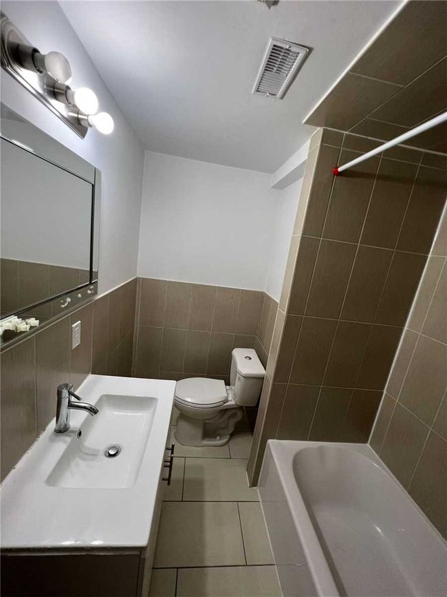 404 Hansen Rd N, House attached with 4 bedrooms, 4 bathrooms and 4 parking in Brampton ON | Image 39