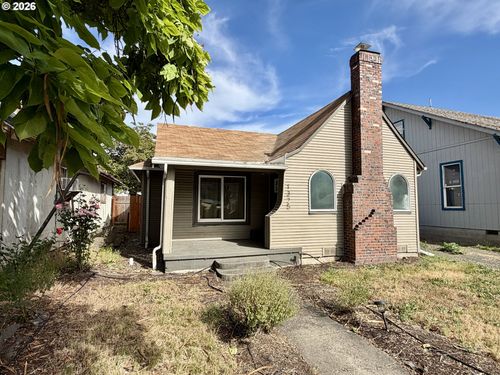 1325 Se Pine St, Roseburg, OR, 97470-4015 | Card Image