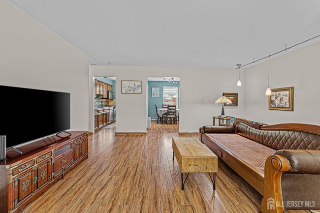 22 York Dr, Home with 1 bedrooms, 1 bathrooms and null parking in Edison NJ | Image 6