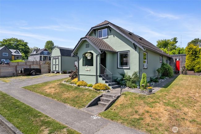 Classic home on hard to find 8000 sqft lot | Image 32