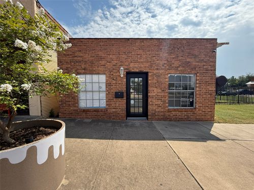 117 S Main St, Elgin, TX, 78621-2940 | Card Image