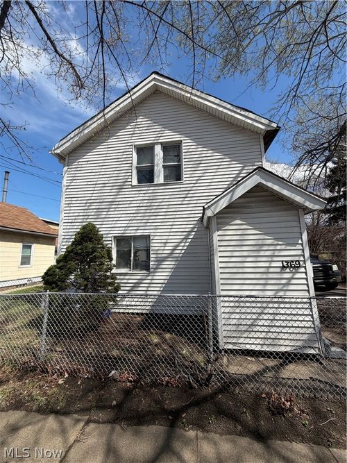 1369 E 41st St, Cleveland, OH, 44103-1105 | Card Image