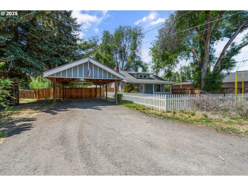 2590 Fargo St, Klamath Falls, OR, 97603-6723 | Card Image