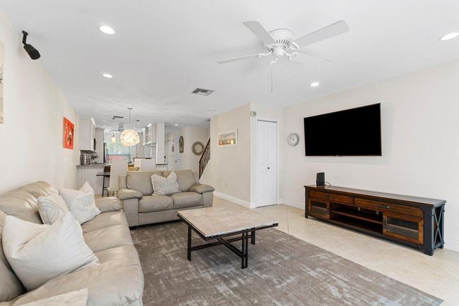 103 - 842 19 Th Ave, Townhouse with 2 bedrooms, 3 bathrooms and null parking in Deerfield Beach FL | Image 12