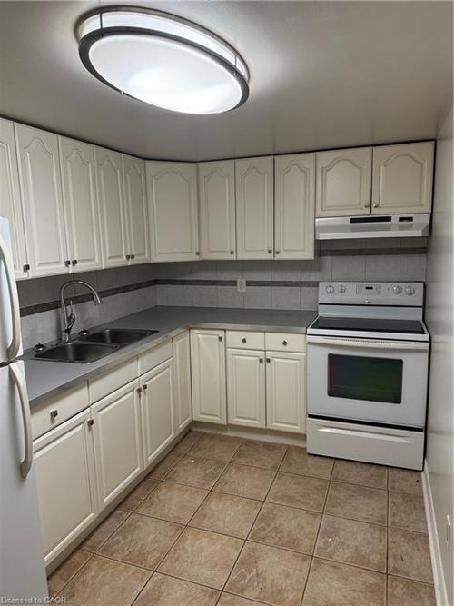 5-585 King Street, Welland, ON, L3B3L3 | Card Image