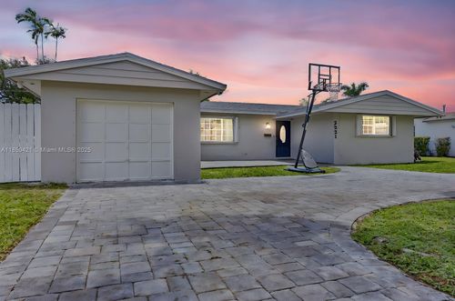 2221 N 43rd Ave, Hollywood, FL, 33021-3521 | Card Image