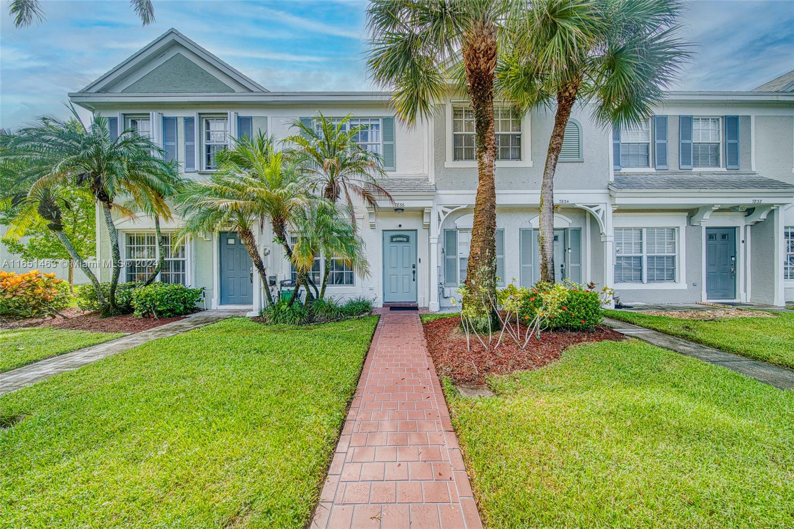 Dixie Beach Cir, Tamarac, FL 33321