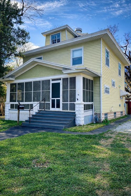 507 W 9th Ave, Winfield, KS, 67156-2730 | Card Image