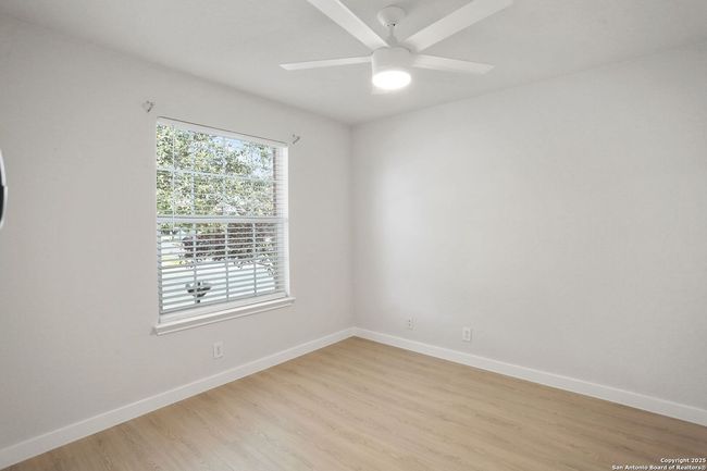 9814 Shawnee Blf, House other with 4 bedrooms, 2 bathrooms and null parking in Converse TX | Image 5