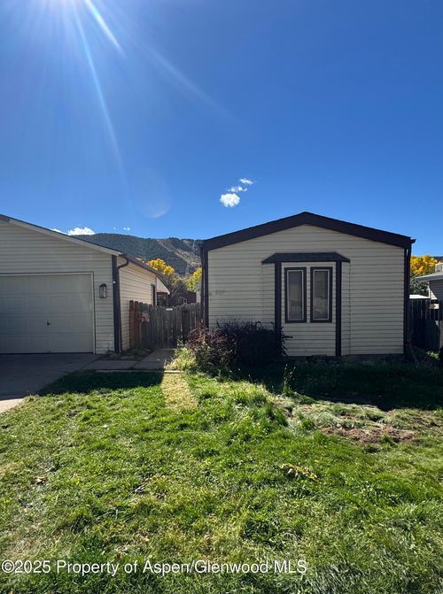 227 E Tamarack Cir, Parachute, CO, 81635-9499 | Card Image