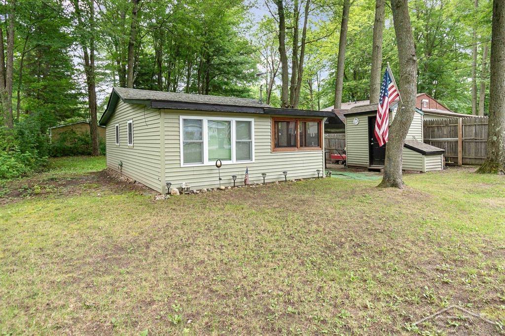 Wildwood Dr, Harrison, MI 48625