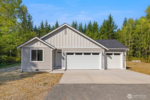 15b-5631 192nd St Nw, Stanwood, WA, 98292-5895 | Card Image