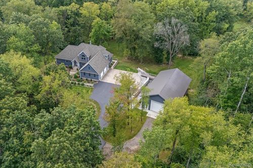 6441 Huron Creek Ct, Dexter, MI, 48130-9673 | Card Image