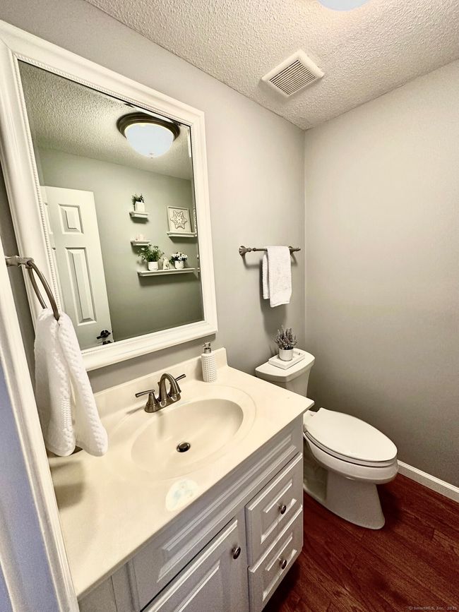 33 Waterview Dr, Condo with 2 bedrooms, 2 bathrooms and null parking in Windsor CT | Image 4