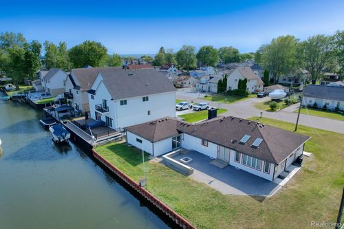 37910 Mallast St, Harrison Twp, MI, 48045-2717 | Card Image