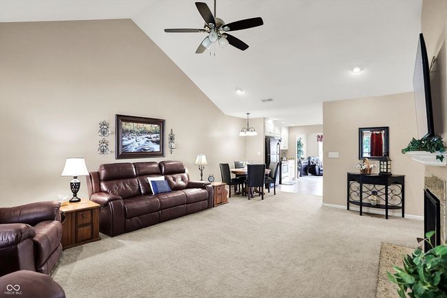 1056 Hilltop Commons Blvd, Condo with 3 bedrooms, 2 bathrooms and null parking in Whiteland IN | Image 10