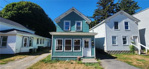 131 W Schuyler St, Oswego, NY, 13126-1353 | Card Image