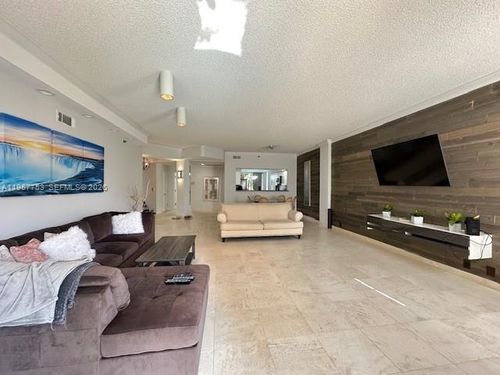 b-303-3900 Island Blvd, Aventura, FL, 33160-4951 | Card Image