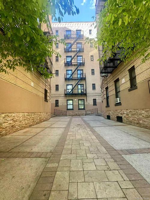 61-09 39th Ave, Woodside, NY, 11377-2652 | Card Image