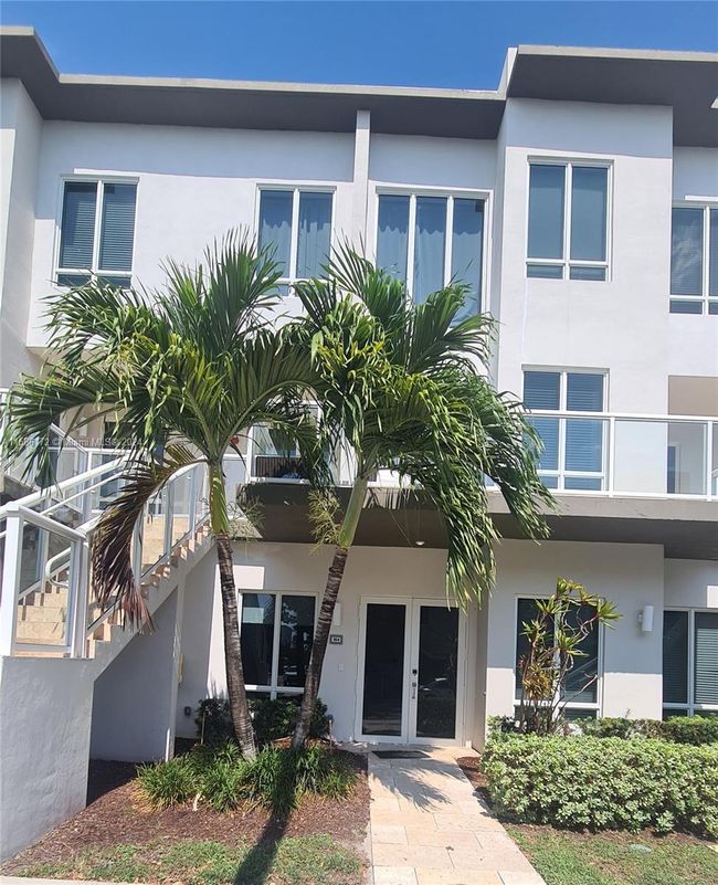 104 - 6415 Nw 102nd Path, Condo with 3 bedrooms, 2 bathrooms and null parking in Doral FL | Image 2