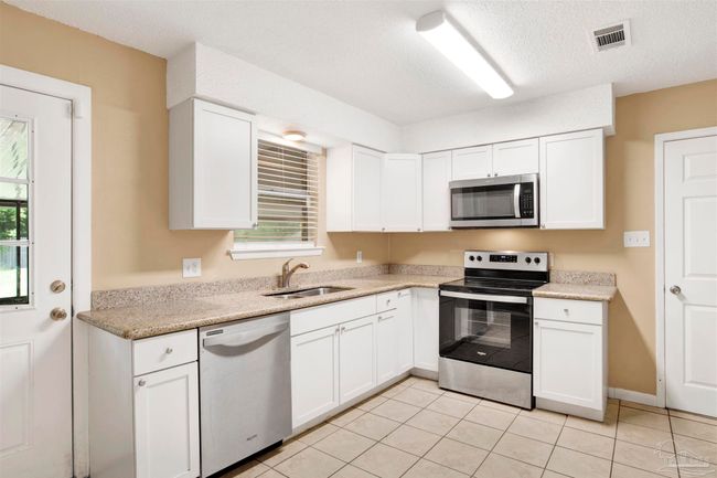 913 Bartow Ave, House other with 4 bedrooms, 2 bathrooms and null parking in PENSACOLA FL | Image 4