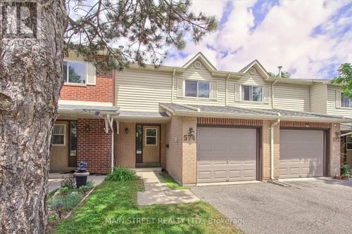 574 Jack Giles Cir, Newmarket, ON, L3X1X9 | Card Image