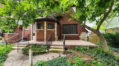 861 Beaconsfield Ave, Grosse Pointe Park, MI, 48230-1756 | Card Image