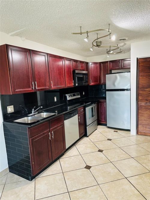 203-10046 Winding Lake Rd, Sunrise, FL, 33351-5843 | Card Image
