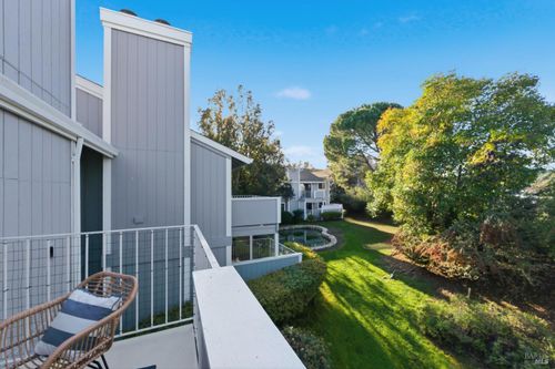 74 Hector Ln, Novato, CA, 94949-6381 | Card Image