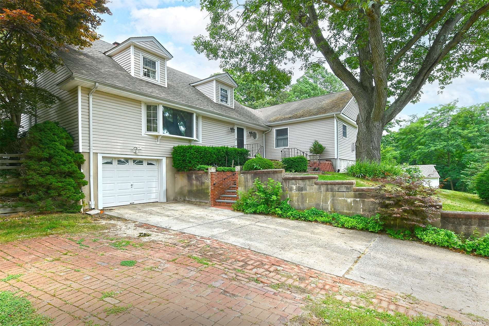 Yale Pl, Dix Hills, NY 11746