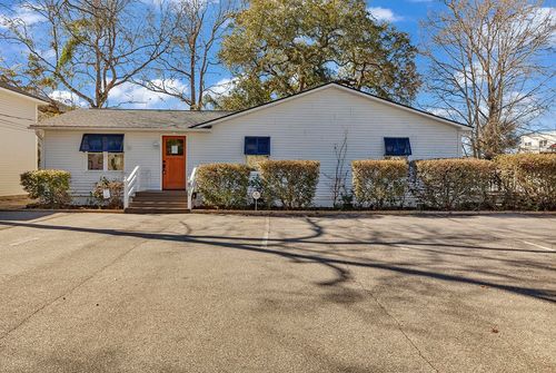 811 6th Ave S, Surfside Beach, SC, 29575-3515 | Card Image