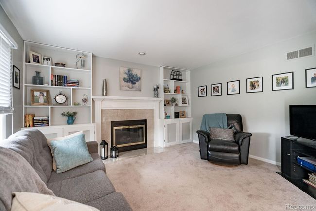 21-web-or-mls-4096 Villager Dr-21.jpg | Image 16