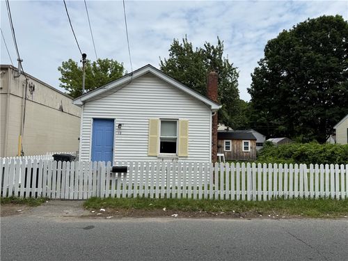 12 Sherbourne Ave, Swansea, MA, 02777-2117 | Card Image