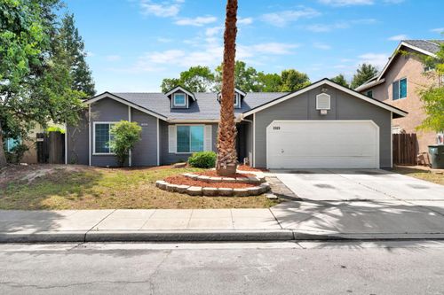 2323 N Milburn Avenue, Fresno, CA, 93722 | Card Image