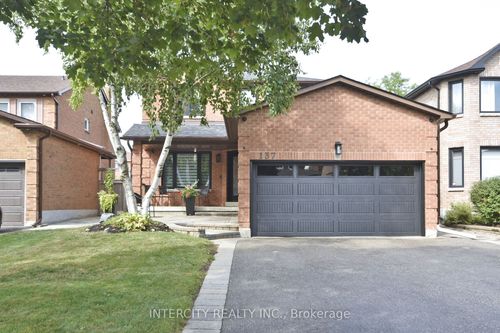 137 Largo Cres, Maple, ON, L6A1N1 | Card Image