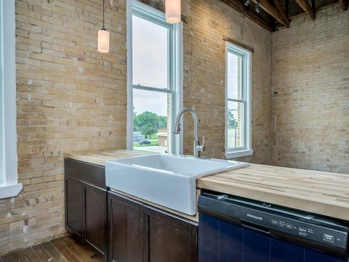 apt-202-110 S Main St, Elgin, TX, 78621-2966 | Card Image