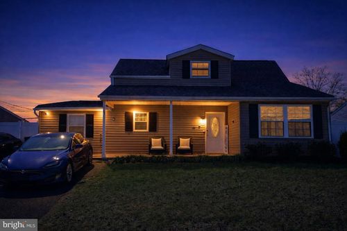 37 River Ln, LEVITTOWN, PA, 19055-1408 | Card Image