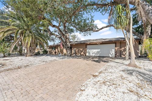 951 Contento St, Siesta Key, FL, 34242-1815 | Card Image
