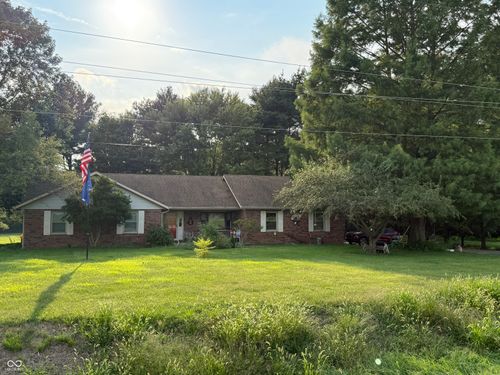 11131 N State Road 9, Fountaintown, IN, 46130-9704 | Card Image