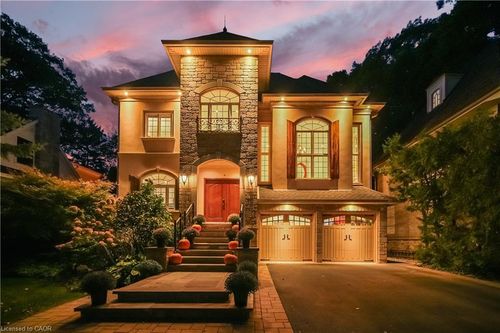 3021 Woodland Park Dr, Burlington, ON, L7N1K8 | Card Image