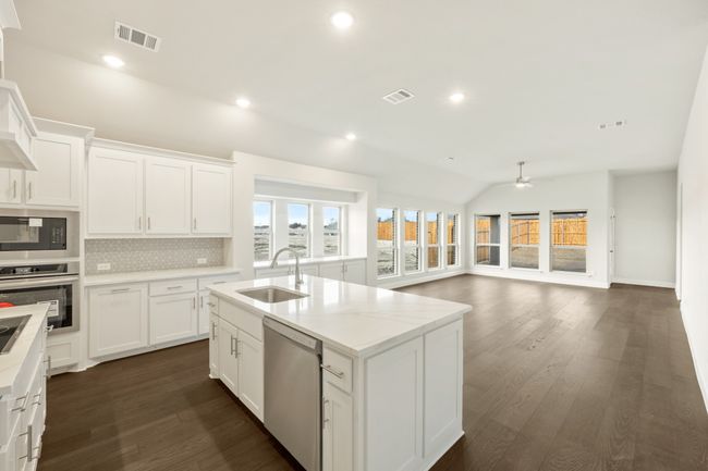 1290 Emily Dr, House other with 4 bedrooms, 3 bathrooms and null parking in Trenton TX | Image 9