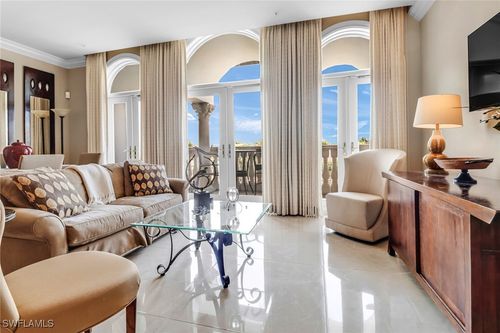 apt-302-900 5th Ave S, Naples, FL, 34102-6483 | Card Image