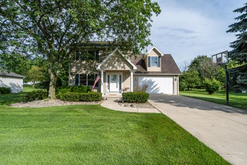 106 Nicole Dr, Brooklyn, MI, 49230-9352 | Card Image