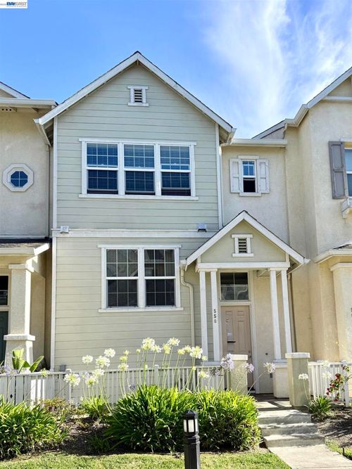 550 Summer Ln, Richmond, CA, 94806-1986 | Card Image