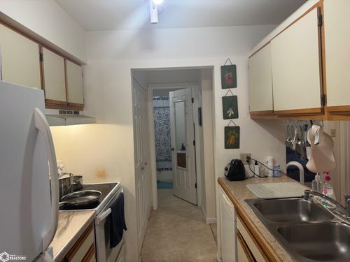 apt-37b-1100 University Manor Dr, Fairfield, IA, 52556-2180 | Card Image
