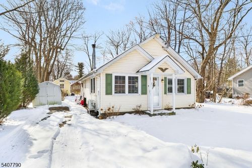 110 Breakneck Rd, Highland Lakes, NJ, 07422-1917 | Card Image