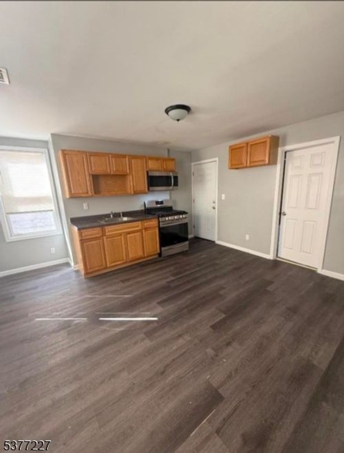 11 N Bridge St, Paterson, NJ, 07522-1843 | Card Image