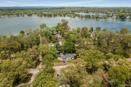 8790 Oakside Avenue, Commerce Charter Township, MI, 48382 | Card Image